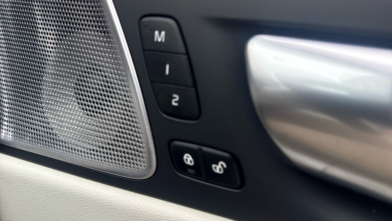 Volvo XC60 2.0 B5P Ultimate Dark 5dr AWD Geartronic Petrol Estate